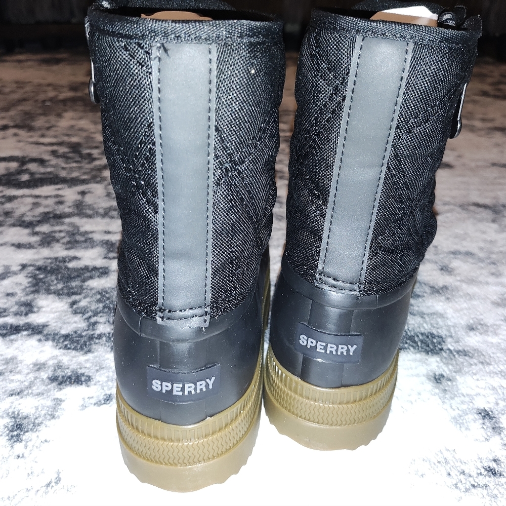 Stylish Black and Tan Sperry Winter Boots - Picture 3 of 7